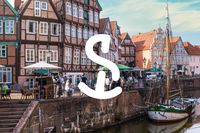 White logo of the city of Stade placed on top of a picture of Stades historic harbor showing a moored sailing vessel, a historic museum ship, and cafes in front of old half-timber houses. The logo is a visual combination of an anchor and the letter S, slightly tilted, implying a the form of a horse, an unobtrusive nod to the coat of arms of North Rhine-Westphalia, the federal state.